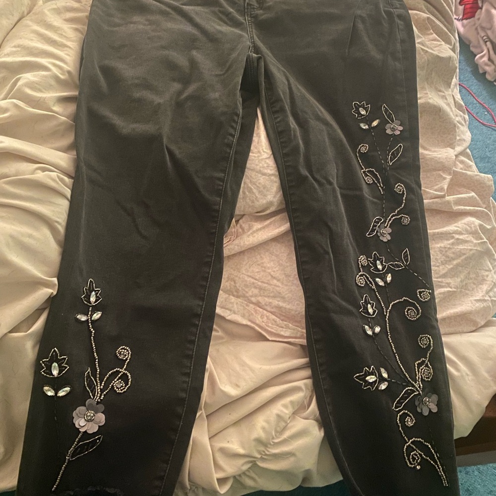 Chico’s size 3 (16/18 xl)jeans. So slimming girlfriend slim leg ankle